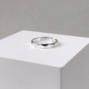 Open-End Faceted Ring