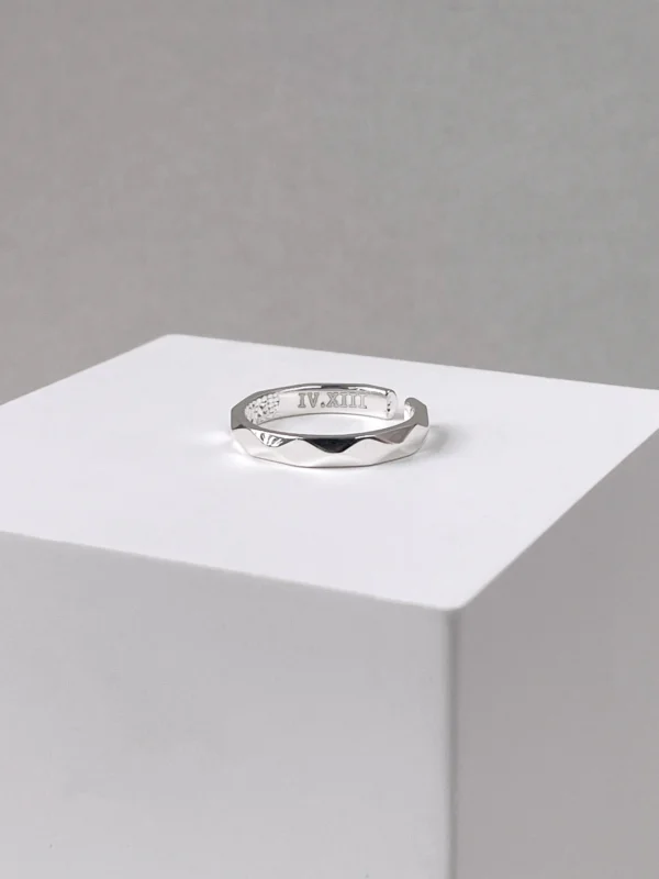 Open-End Faceted Ring