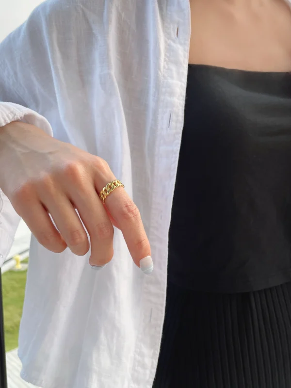 Avyanna Ring